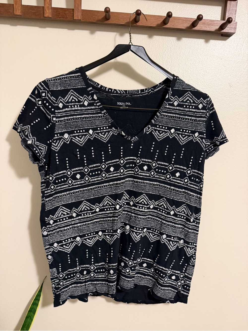 Merona Black and White Geometric V-Neck Tee